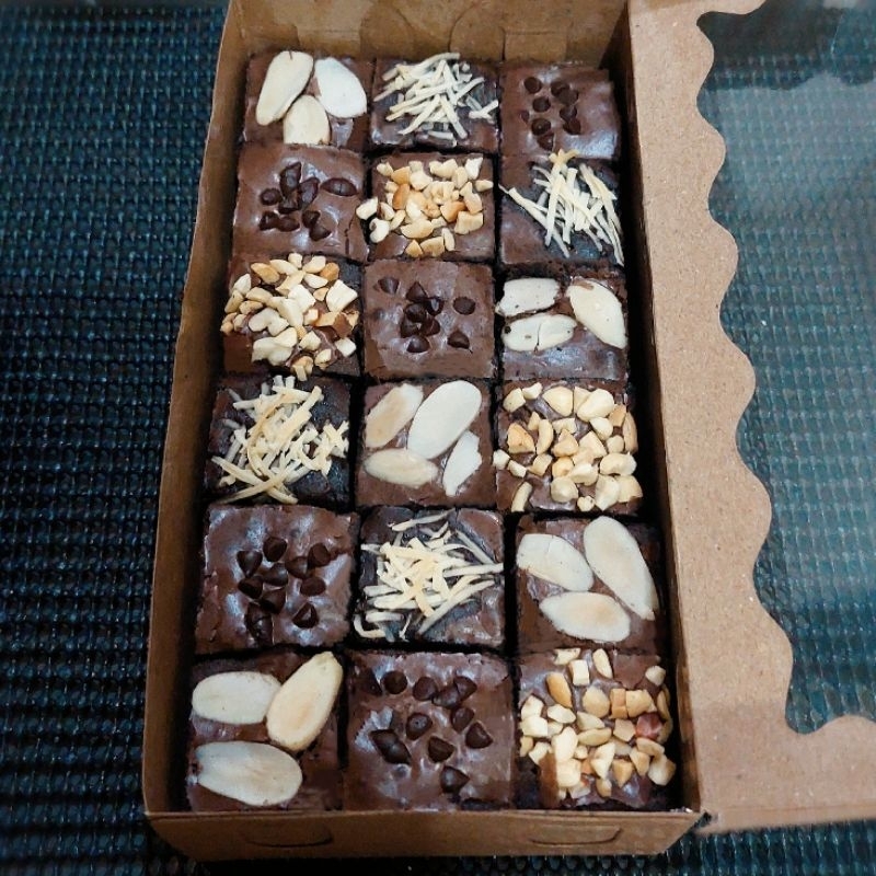 

Premium Fudgy Brownies Mix 20x10
