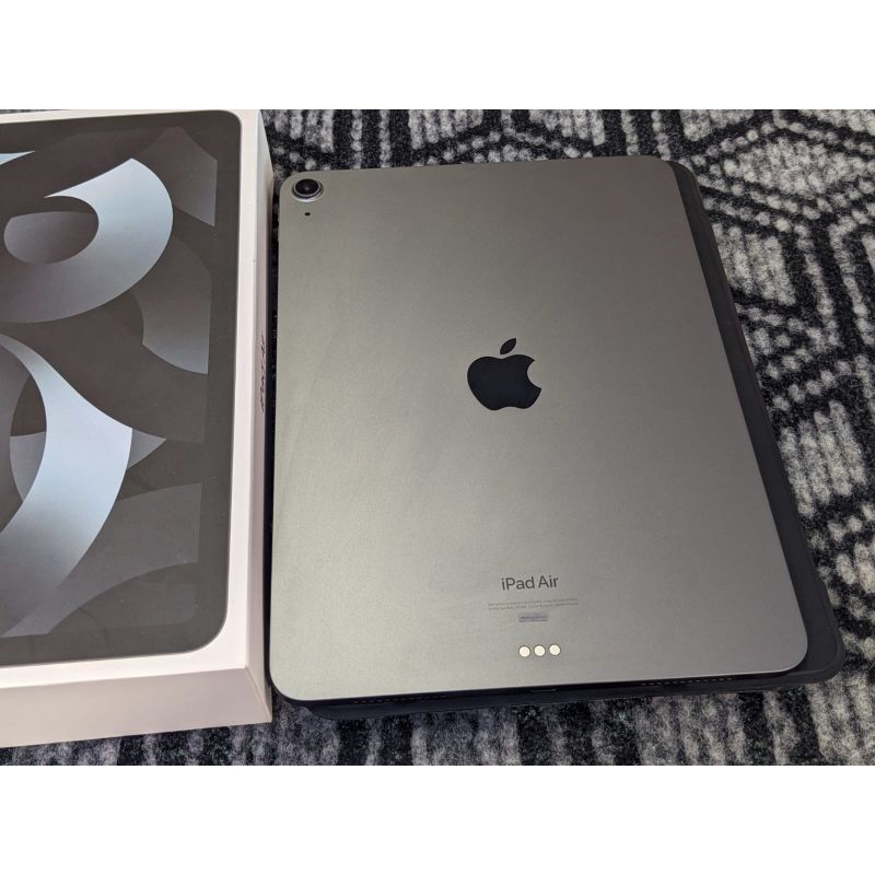 Ipad Air Gen 5 256 GB iboxSecond good conditionWIFI onlyKondisi unit mulusKelengkapan UNIT + dus OEM