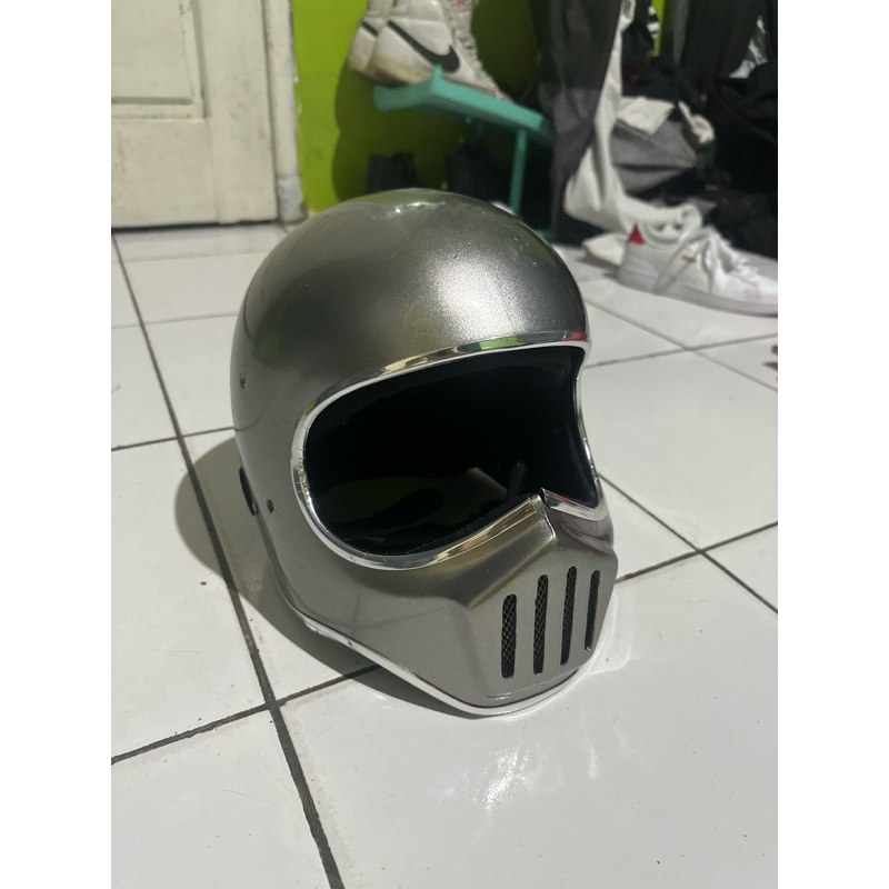 HELM CAKIL RETRO