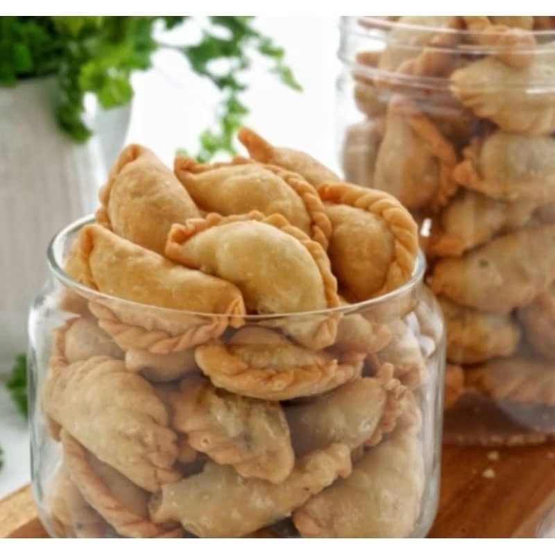 

Pastel abon mini asin gurih renyah