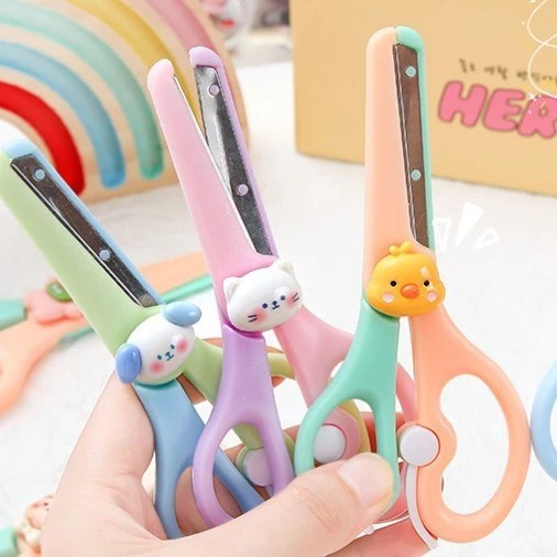 

ATMS-Gunting Mini Portabel Karakter Kartun Scissors Gunting Lucu Alat Tulis Anak Sekolah Kartun Diy Motif Karakter Hewan Lucu.