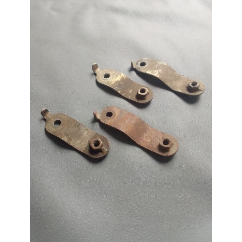 sepasang breket dudukan sayap bawah honda Supra x 125 new karbu batman 2007-2013 original second