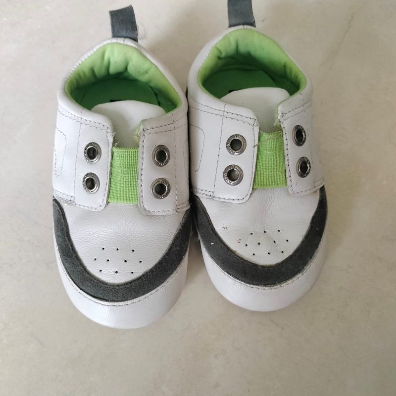 preloved like new sepatu prewalker anak aixaggio ukuran 22