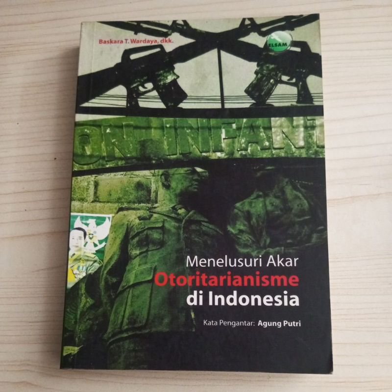 BUKU MENELUSURI AKAR OTORITARIANISME DI INDONESIA OLEH BASKARA T WARDAYA DKK