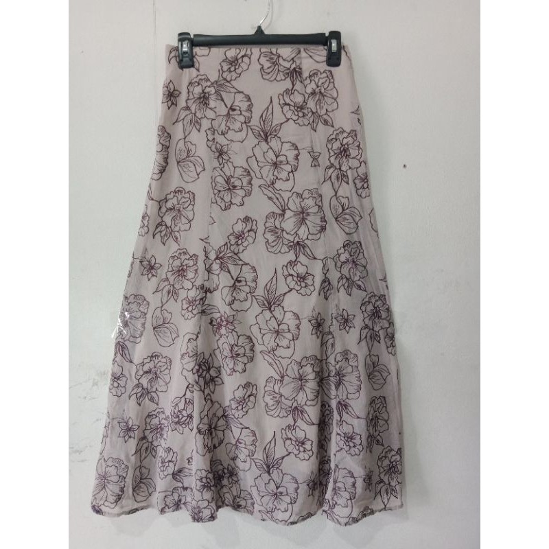 BACA DESKRIPSI PRODUK - Preloved/Thrift - Rok Panjang Brukat Bordir GRL