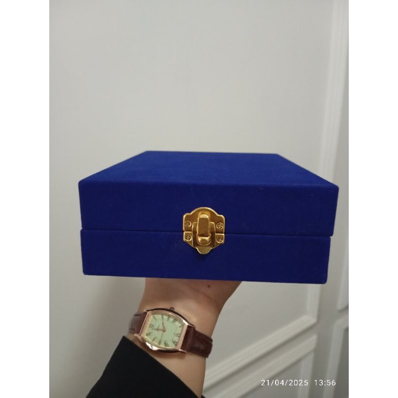 

PLAKAT BOX Bludru Biru 20 cm x 15 cm