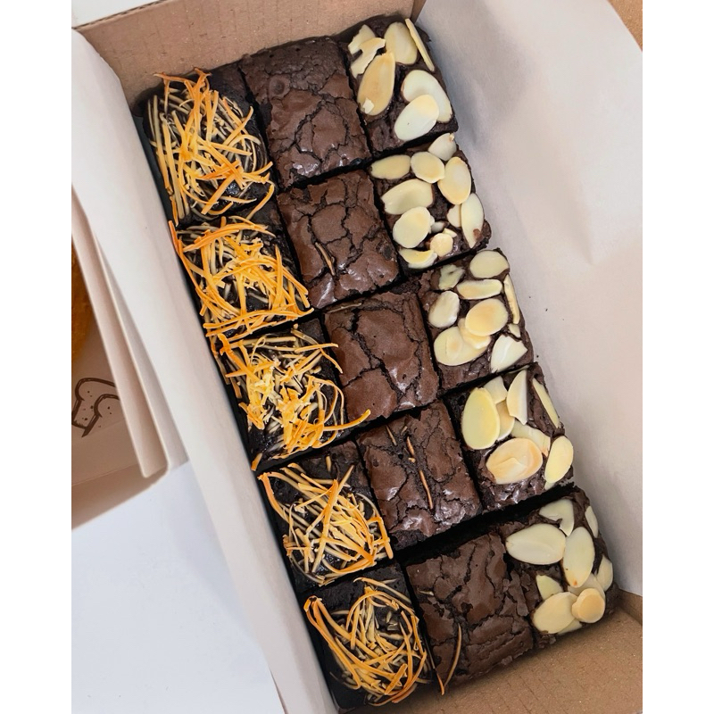 

Fudgy Brownies | Brownies Panggang Mix Topping Medium