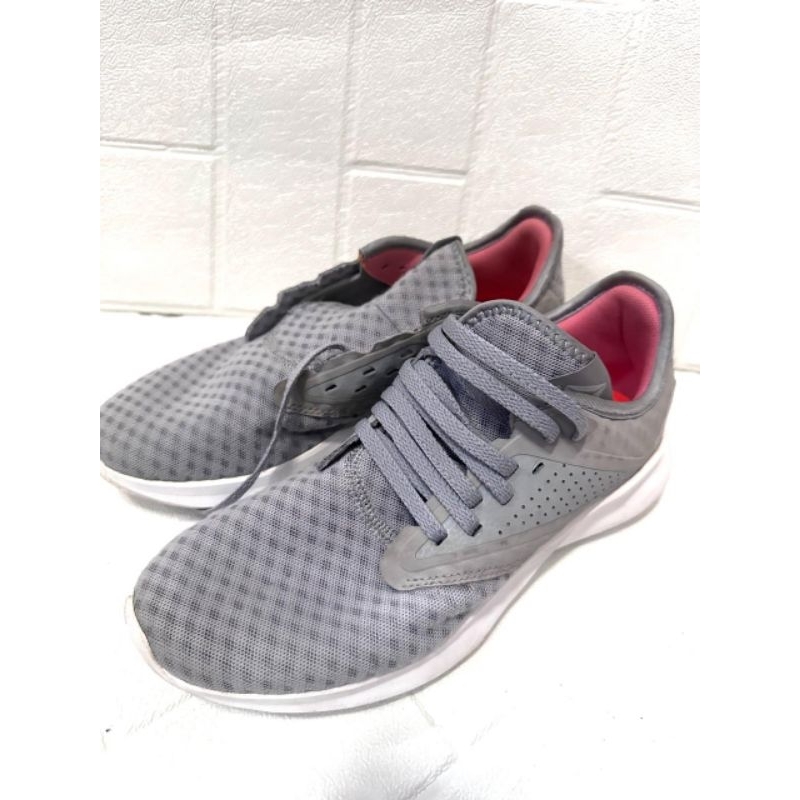 Airwalk memory tech sneakers wanita grey preloved