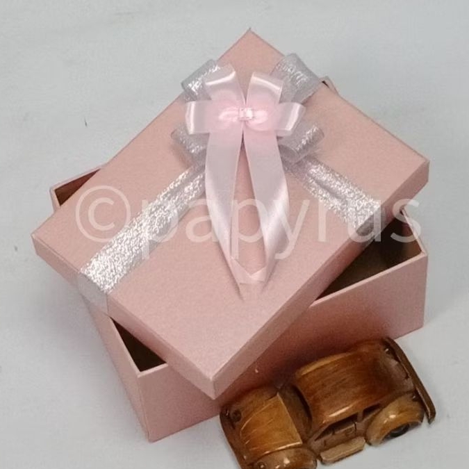 

PAPYRUS 15x20 Tinggi 10cm Kotak Kado Gift Box V2