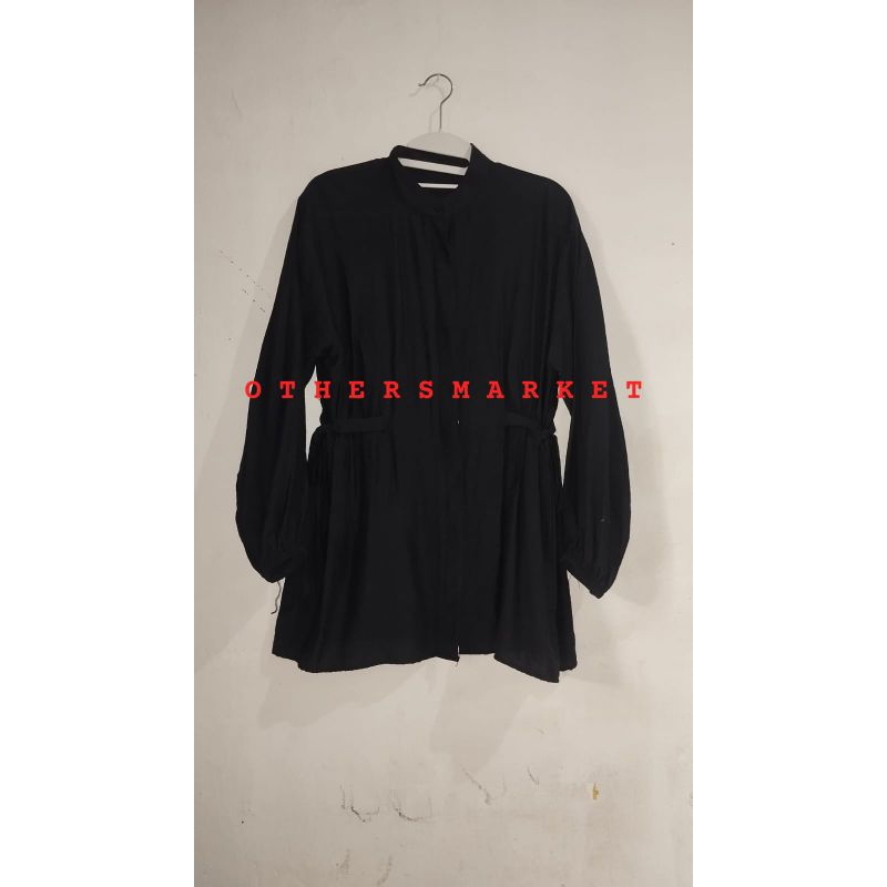 Blouse hitam polos
