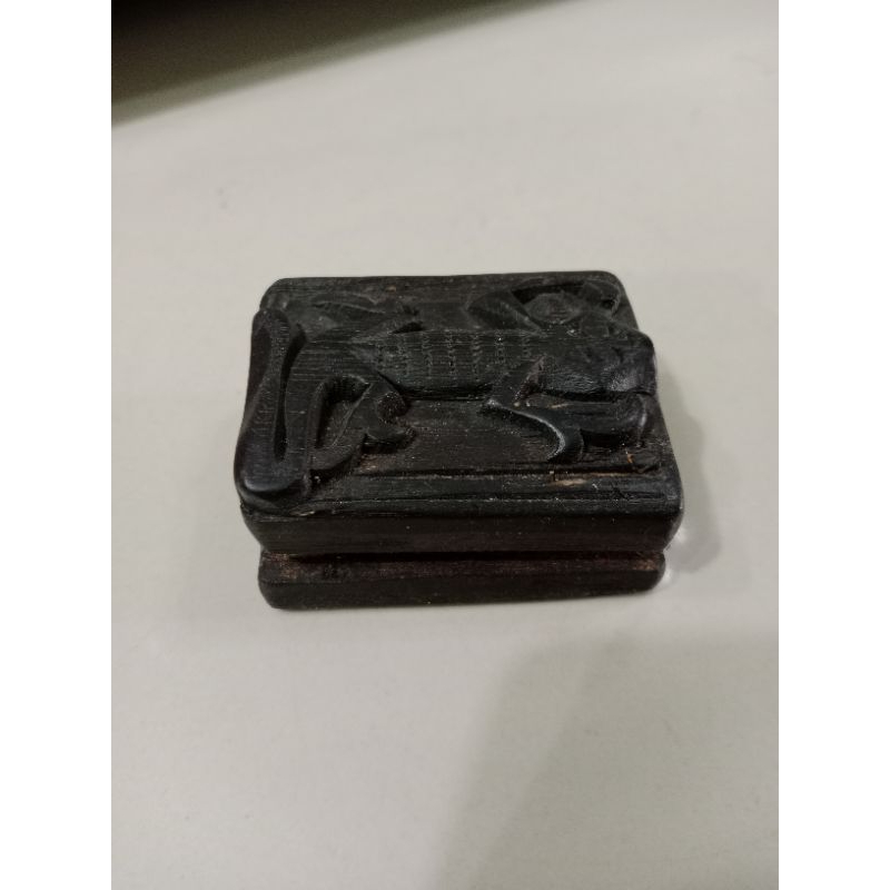 

Buku kuno Lak Lak batak.Buku primitif sampul dan isinya dari kayu