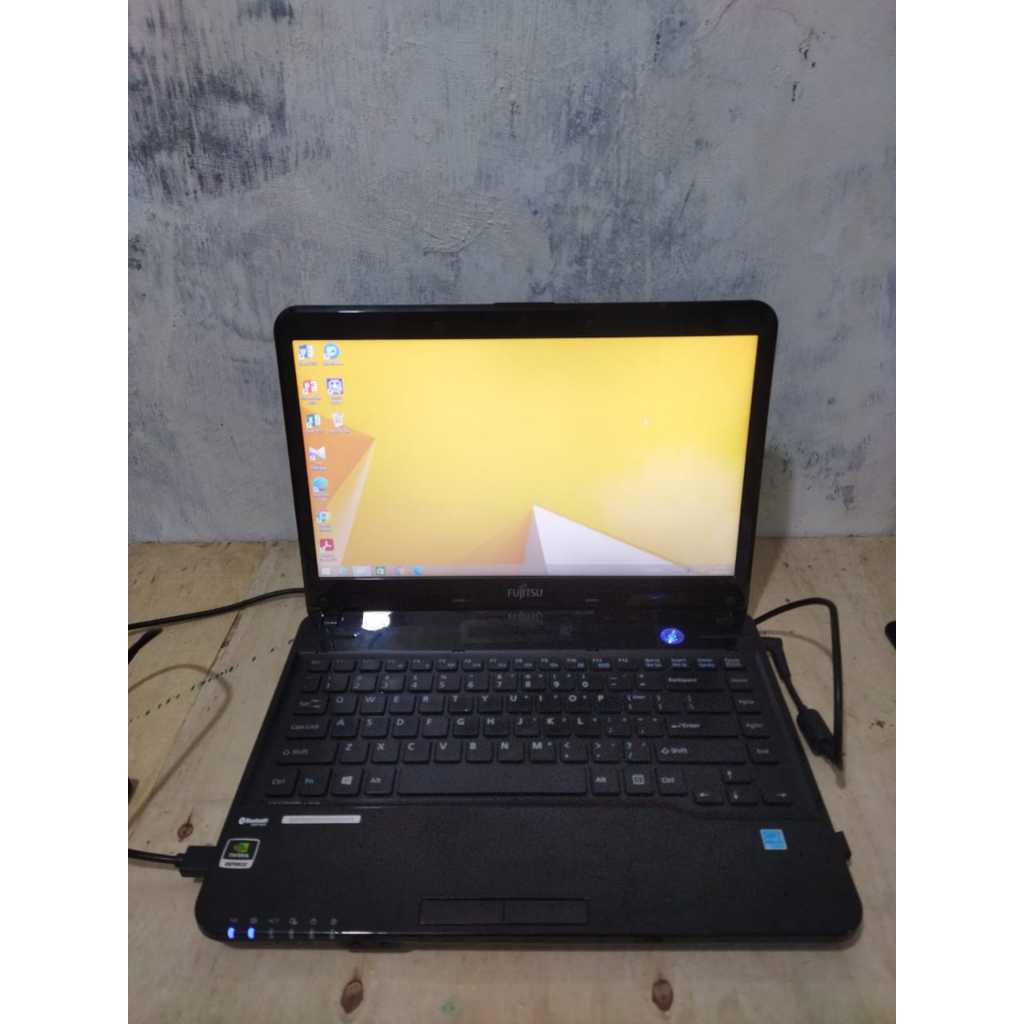 Laptop Bekas Second Fujitshu Ram 8 Gb Hardisk 120 Gb Surabaya