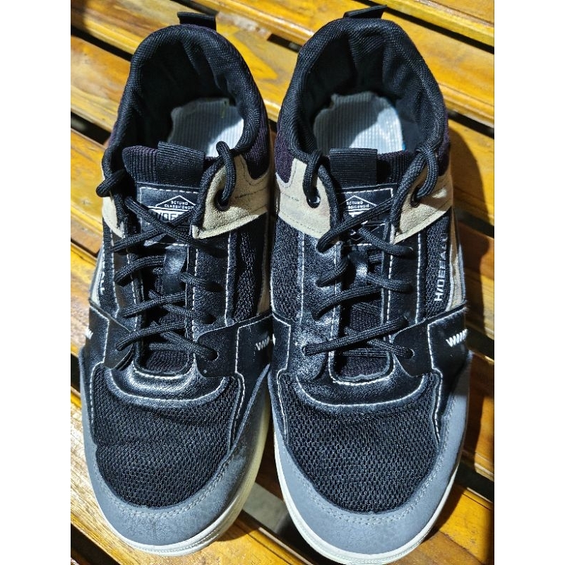 Sneakers pria casual