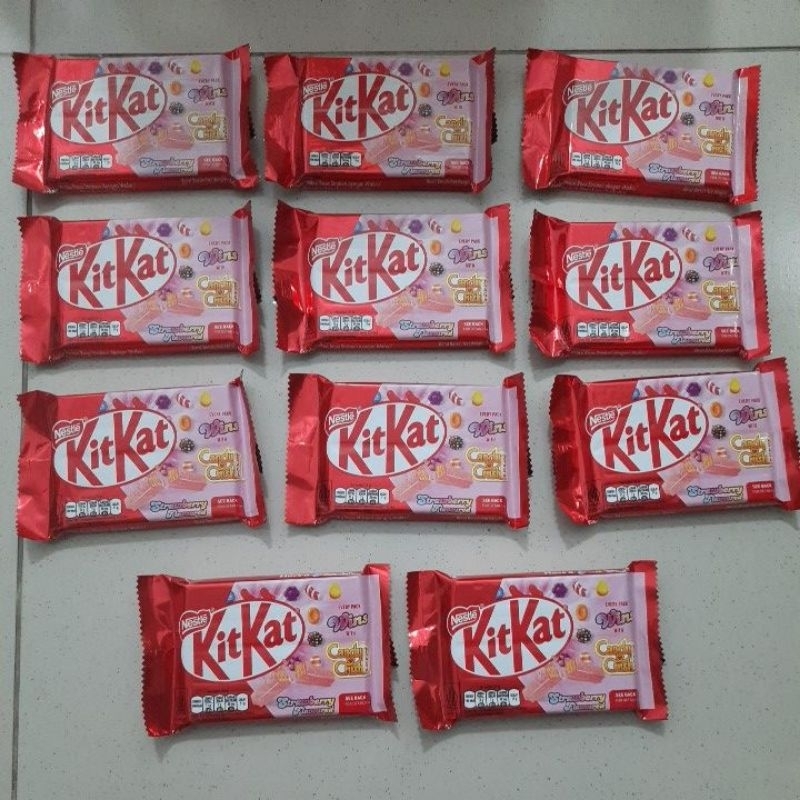 

11pc Kitkat 4f 35gram Strawberry Candy Crush Exp Nov2025 (ENAK ADA BUTIR CRUNCHY)