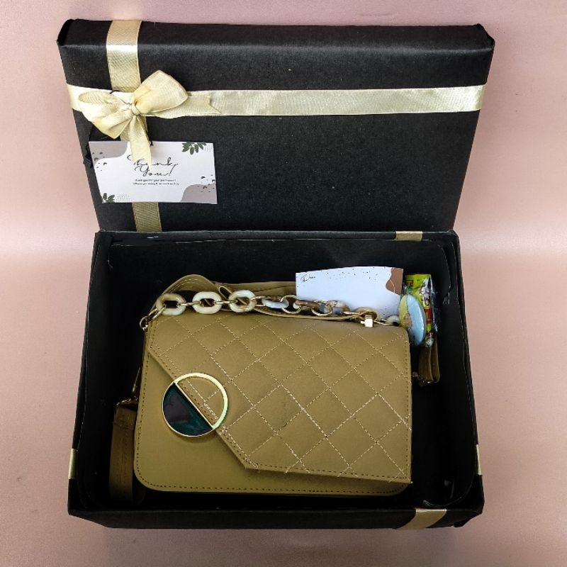 

Kado Cantik Tas & Aksesoris | Hadiah Ulang Tahun / Nikahan