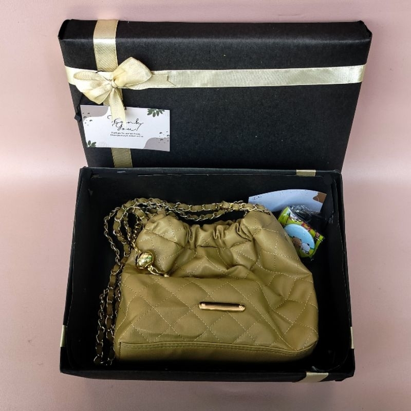 

Kado Cantik Tas & Aksesoris | Hadiah Ulang Tahun / Nikahan