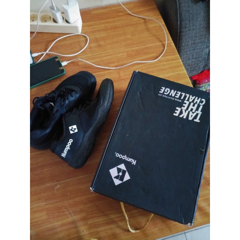 sepatu badminton kumpoo khr d43a lengkap box size 40