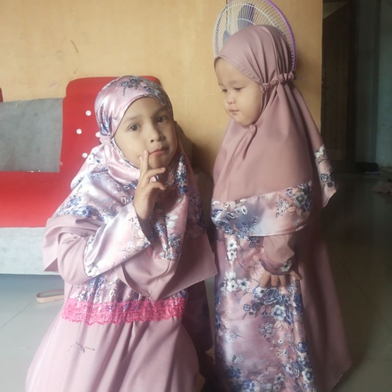 gamis anak bahan armani silk  plus kerudung