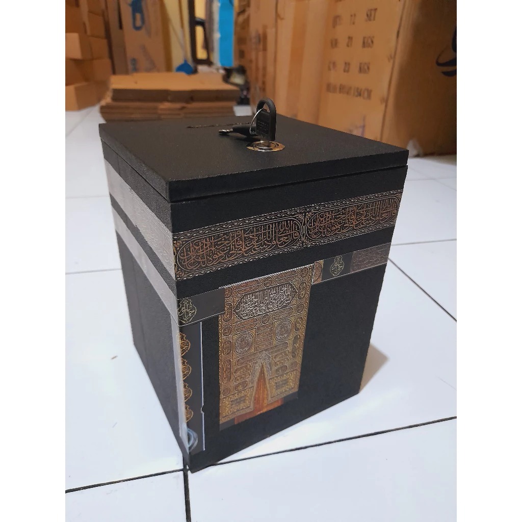 Celengan Ka'bah Jumbo Dengan Kunci / Celengan Kabah Kunci