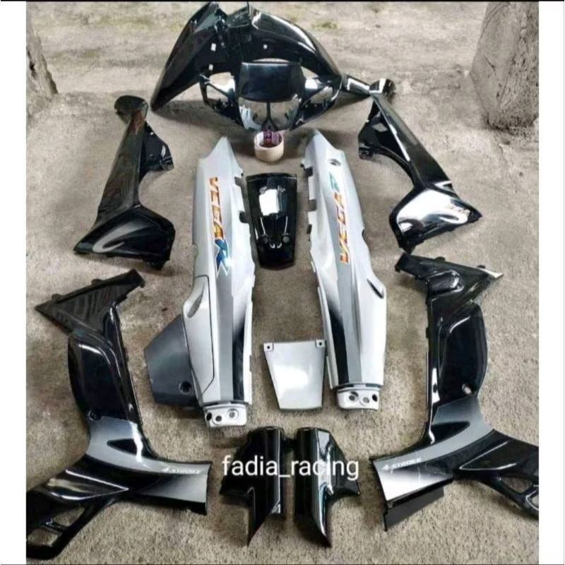 cover body bodi vega lama full halus tahun 2002-2004 warna hitam silver set striping