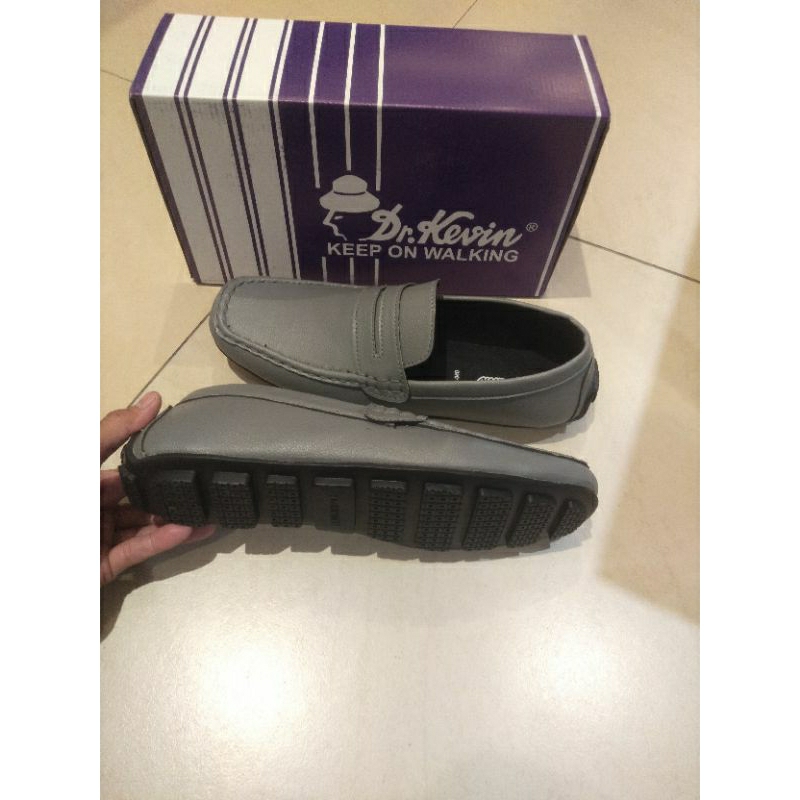 851-040 SEPATU FORMAL DR KEVIN PRIA TERBARU
