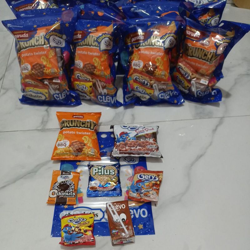 

READY STOK kilat hampers Snack plus susu ukuran LKS