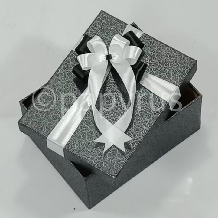 

PAPYRUS 15x20 Tinggi 10cm Kotak Kado Gift Box V1