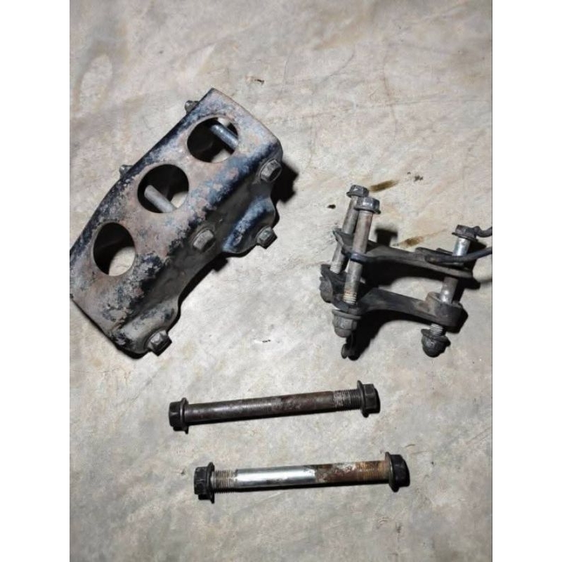 PANGKON MESIN MEGAPRO SET BAUT BODY