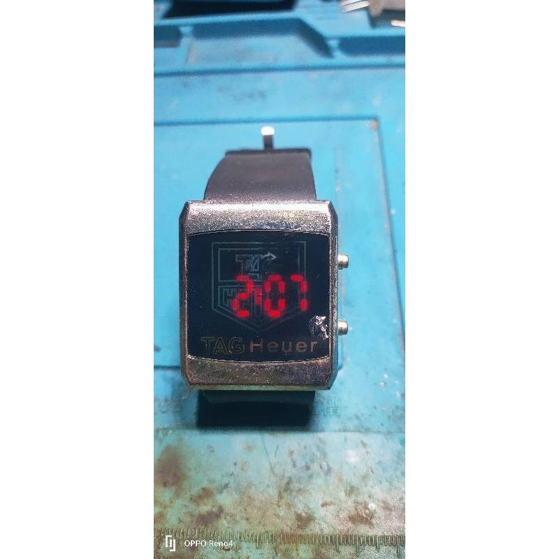 Jam tangan TAG HEUER BEKAS
