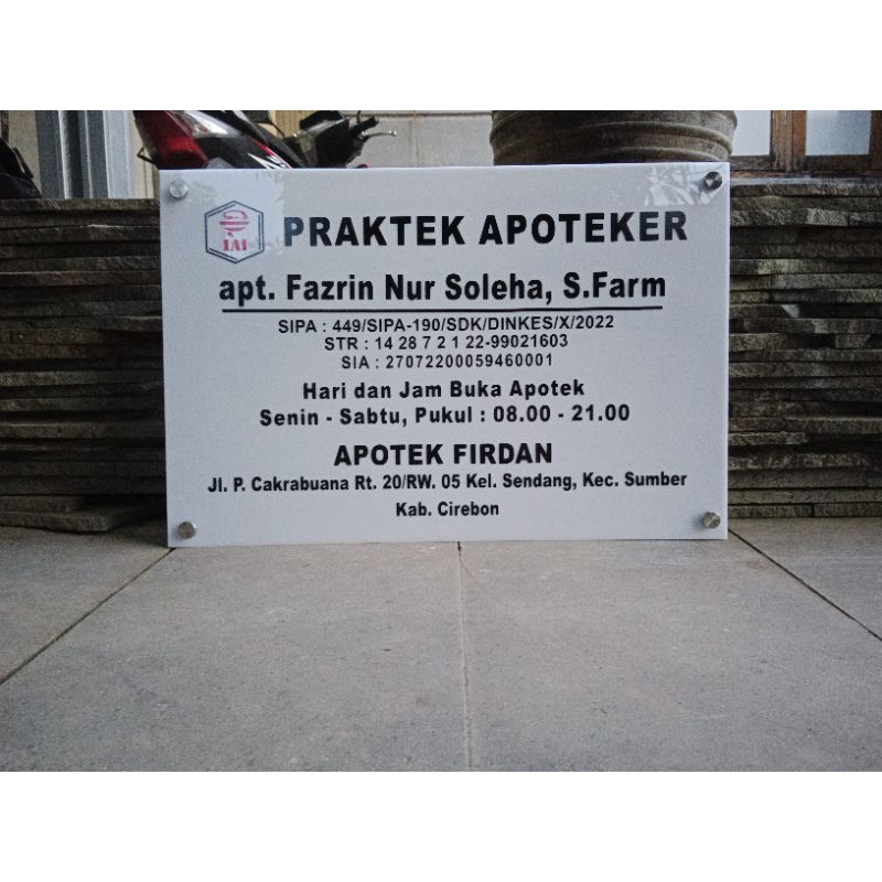 

papan nama akrilik apoteker dokter perawat notaris toko 60x40 cm
