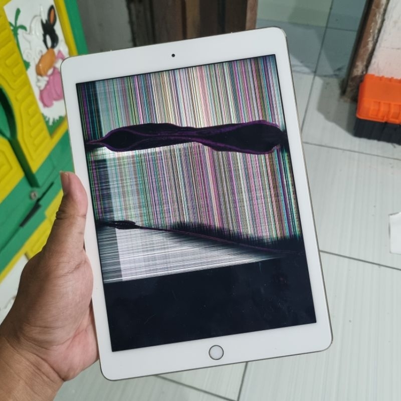 IPAD PRO 9.7 128GB (A1674) WIFI CELL BUKAN BYPASS GOLD MINUS