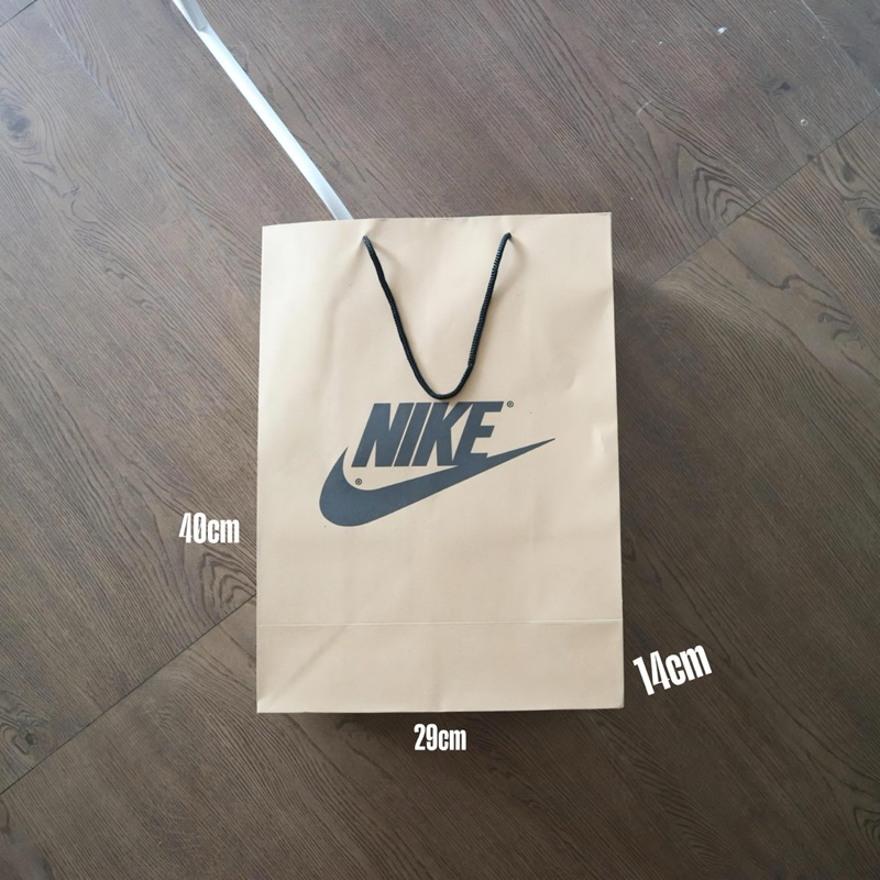 

Paper Bag Sepatu / Paper Bag Pembukus Kado / Paper Bag Nike