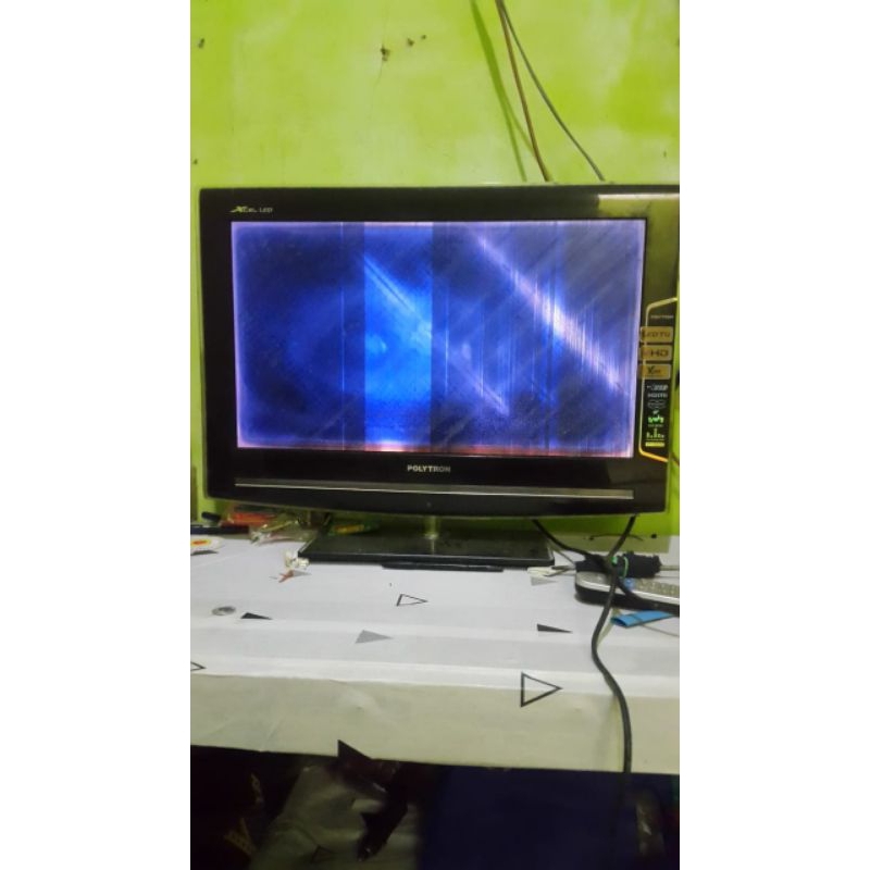 Tv Polytron Xcel led analog 24 inchi bekas rusak dilayar