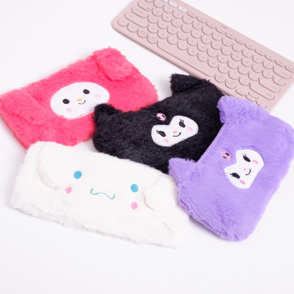

Kotak Pensil Bulu Persegi Sanrio Tempat Pensil Wadah Pencil Case Sanrio Cinnamoroll Purin