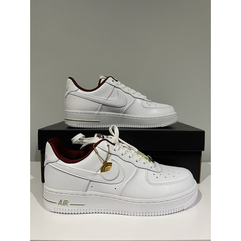 Nike Womens Air Force 1 '07 Low SE Sisterhood Just Do It "Summit White/Team Red" Original BNIB