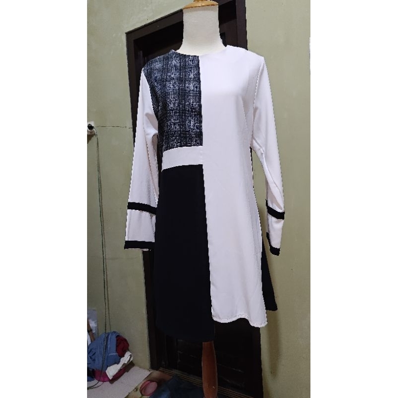 atasan tunik hitam putih motif kotak-kotak - second hand