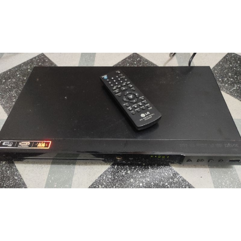 DVD VCD PLAYER MERK LG TYPE DP 547 KARAOKE SINGLE LUBANG MIC ORIGINAL (BEKAS)