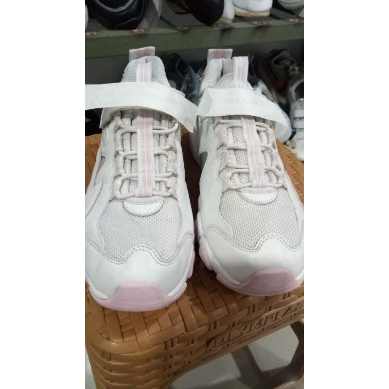 Sepatu anak Sneakers putih