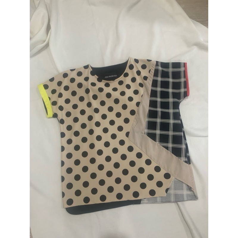 Oline Workrobe Unique Cutting Loose Top-Preloved