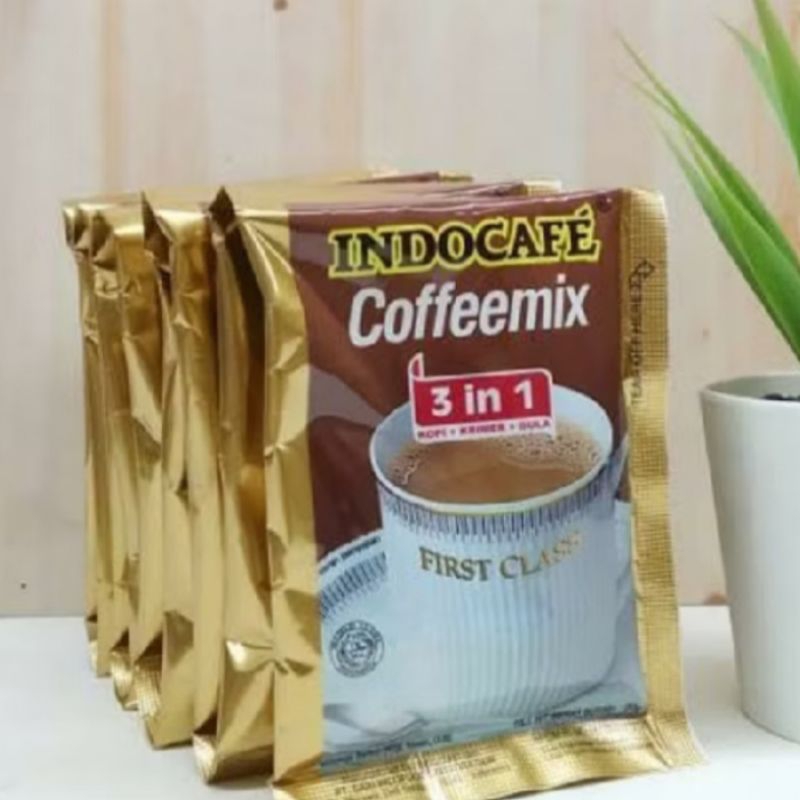 

Indocafe Coffemix renteng isi 10, kopi instan.