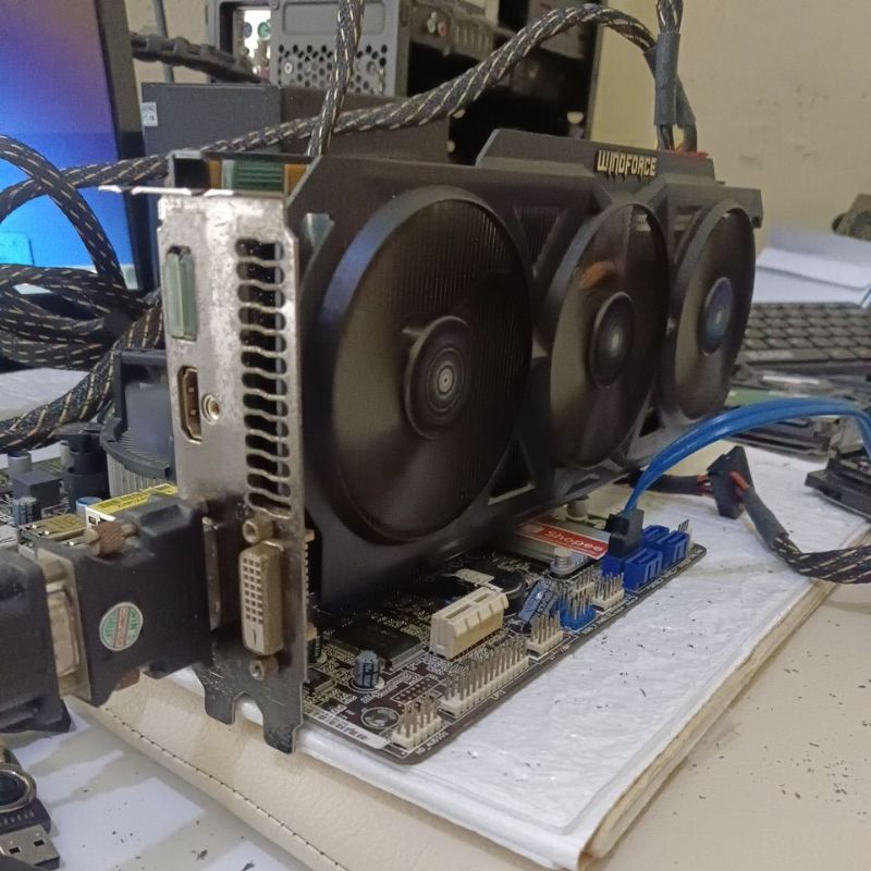 VGA PCI WINOFORCE GIGABYTE R9 280X 2GB DDR5