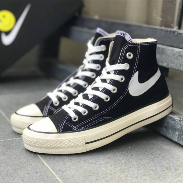 Sepatu Sneakers Converse Smile Pria Dan Wanita