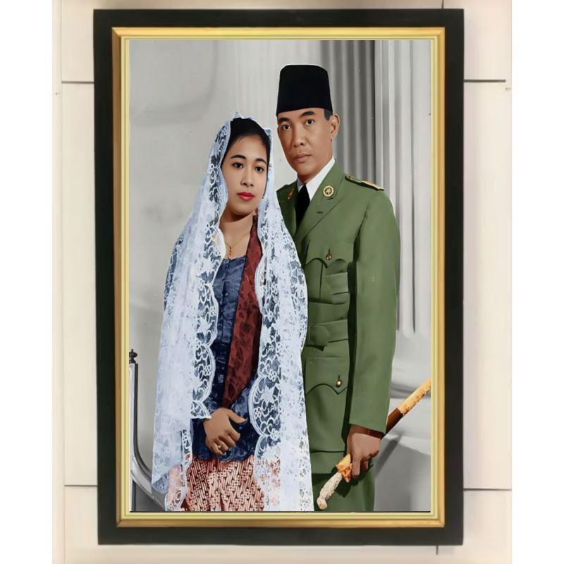 Hiasan dinding lukisan cetak Soekarno dan Fatmawati plus Bingkai ukuran 65cm×45cm