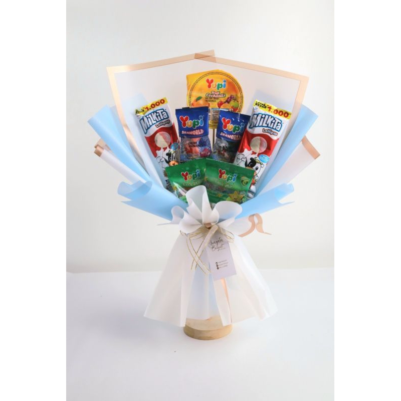 

Buket Snack Yupi - Hadiah Ulang Tahun Anak, Kelulusan TK, SD, SMP, SMA, Hari Guru