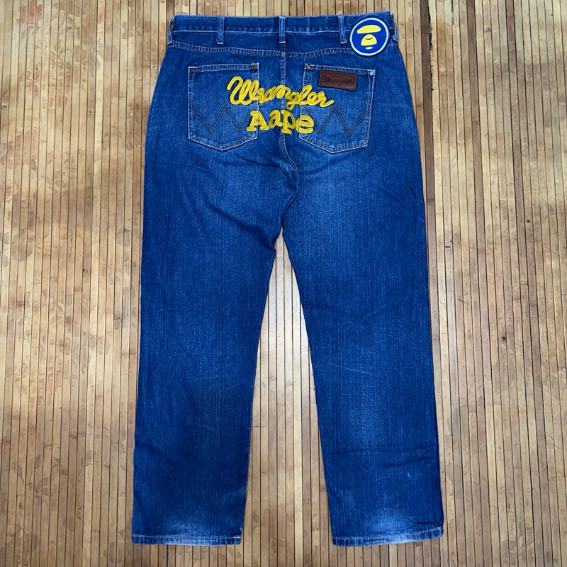 WRANGLER x AAPE By A BATHING APE EMBROIDERED JEANS