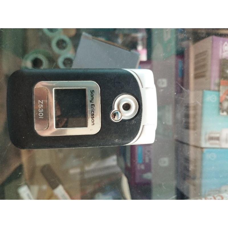 HP Sony Ericsson Z530i Lipat Mati Total Kondisi sesuai Foto