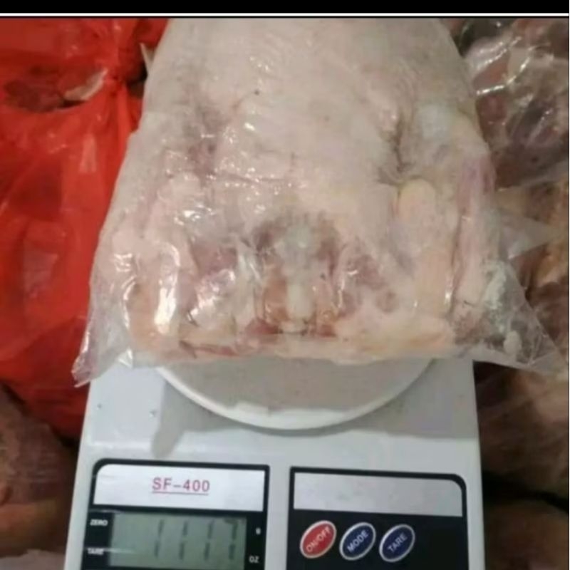 

Ayam Broiler Karkas Utuh Frozen Uk 1,1kg - 1,2kg / 1100gram - 1200gram