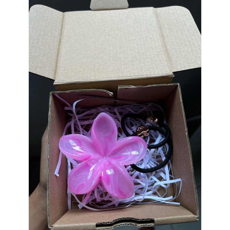 

HAMPERS GIFT BOX JEPIT KAMBOJA KADO WISUDA