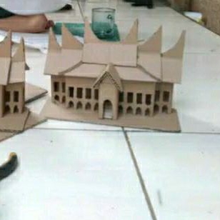 miniatur rumah adat padang dengan panjang 30cm kerajinan tangan