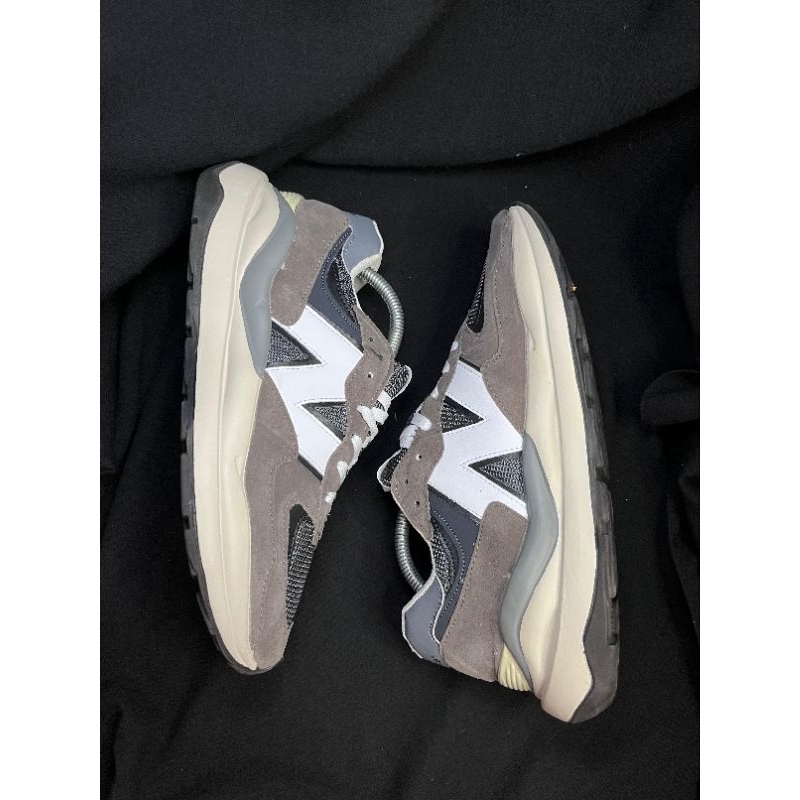 Sepatu NB M5740 Grey (Sz 42/26,5 cm)